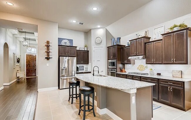 Foto del edificio - Spacious 4-Bedroom Ranch-Style Rental with...