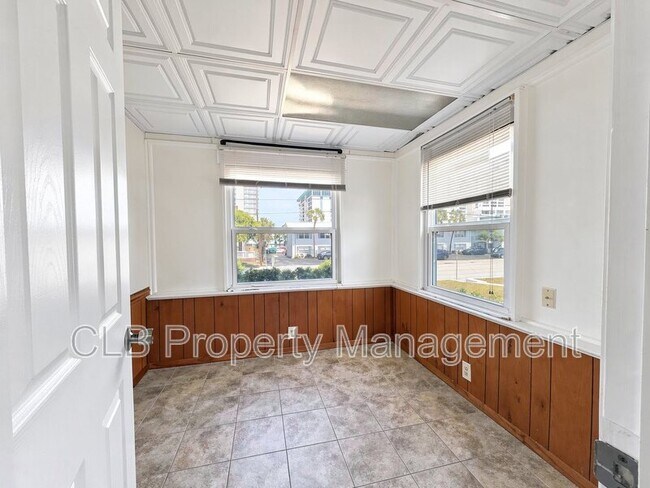 Building Photo - 431 N Grandview Ave