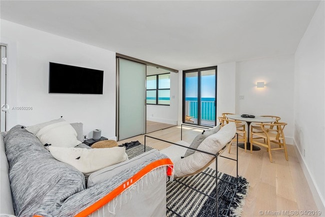 Building Photo - 4301 Collins Ave