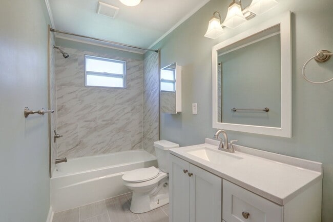 Foto del edificio - 3 BR + 1 BA Single Family