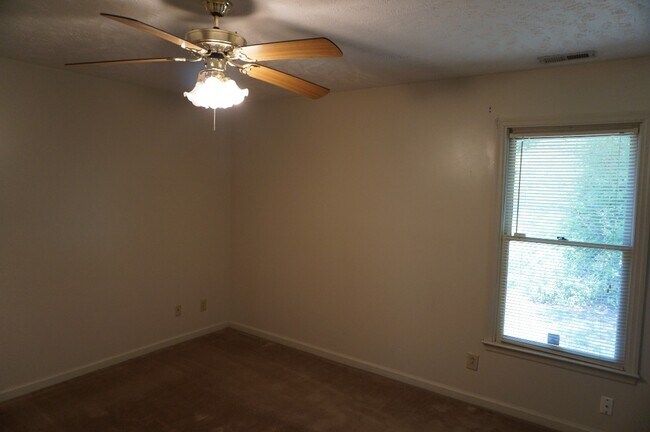 Foto del edificio - 2808 Rosemeade Dr