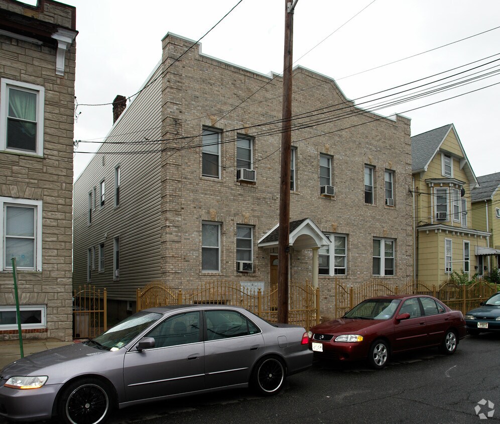 160 Ogden Ave, Harrison, NJ 07029 Apartments in Harrison, NJ