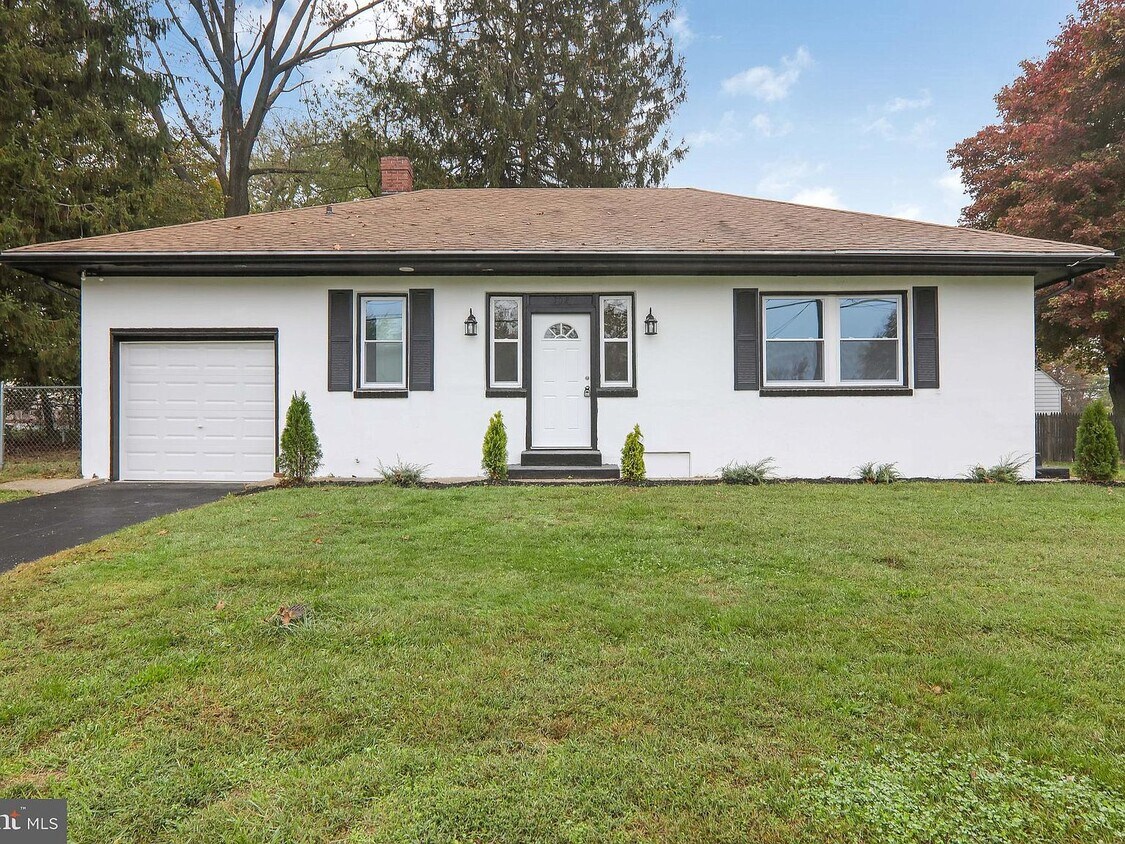 Primary Photo - 302 Princeton Ave