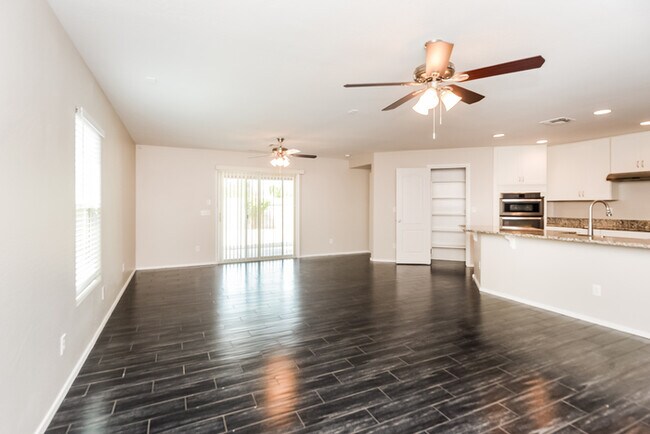 Building Photo - 10830 E Calypso Ave