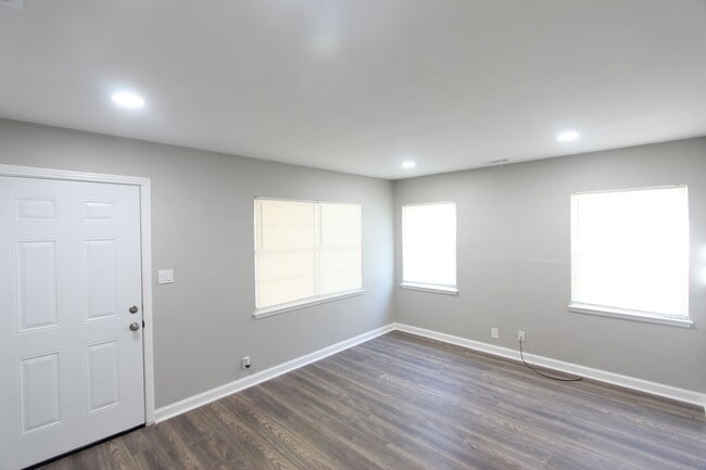 Foto del edificio - Cute ! Cute! Cute! New on the Market and Newly Renovated!
