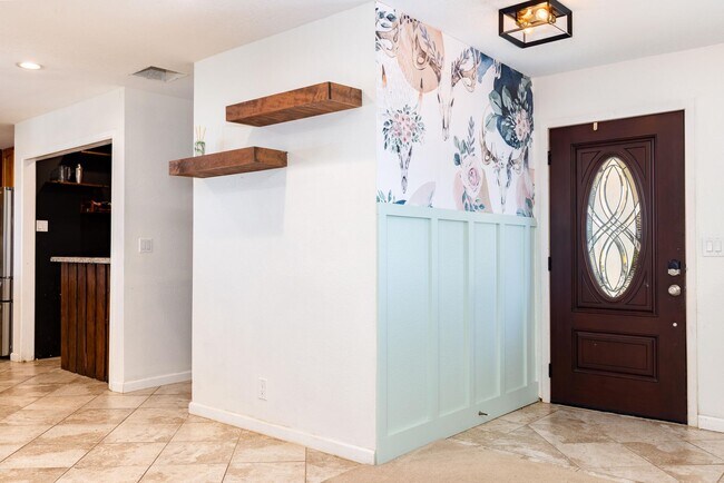 Foto del edificio - INYOKERN HOME AVAILABLE NOW!!