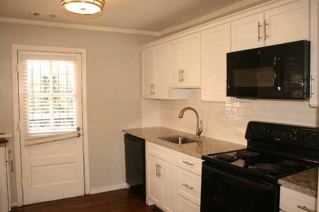 Building Photo - 600 Delray Dr