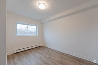 1BR, 1BA - 791SF - Dining Room - 500 Glenelm Crescent