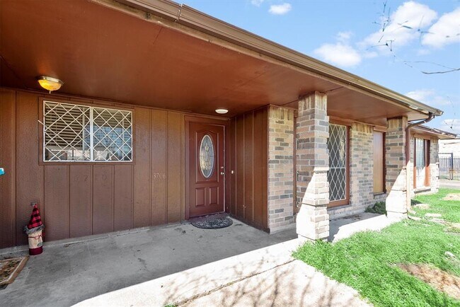 Foto del edificio - 3706 Westmeadow Dr