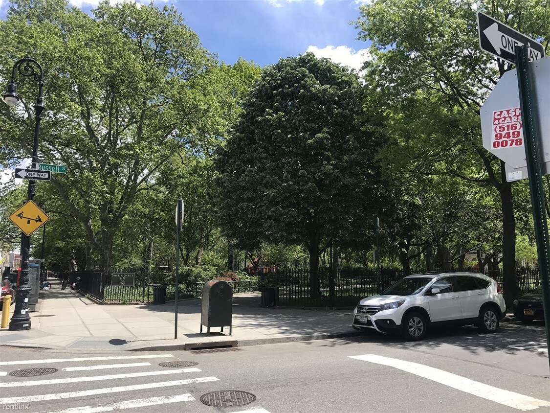 Building Photo - 1 br, 1 bath  - 202 Nassau Ave 3L