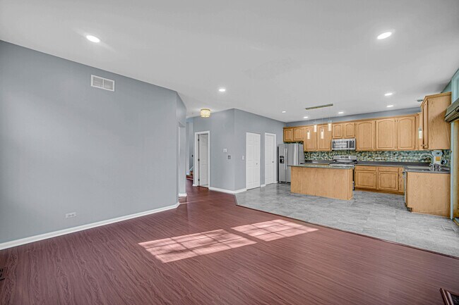 Building Photo - 436 W Parkside Dr