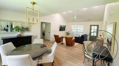 Building Photo - 1709 Westvine Dr