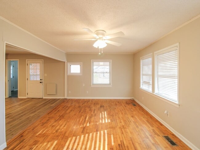 Foto del edificio - Well maintained brick home in a fantastic location!