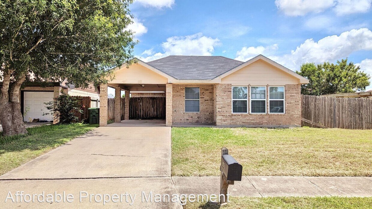 Foto principal - 4 br, 2 bath House - 1207 Julissa Dr.