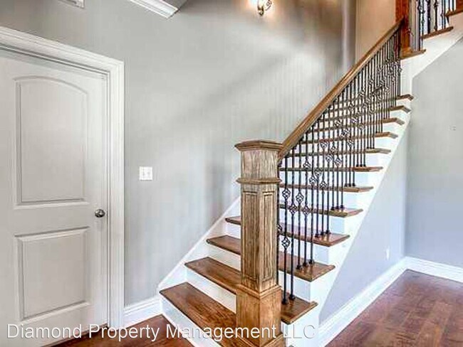 Building Photo - 4 br, 2.5 bath House - 421 Perfect Place