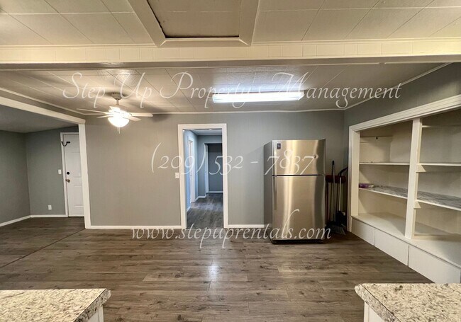 Foto del edificio - Charming 3 Bedroom 1 Bathroom Home w/ Wate...