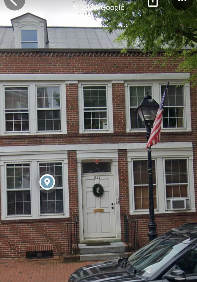 Building Photo - 221 High St