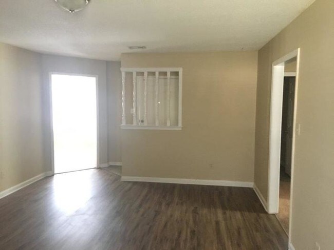 Building Photo - 4295 Rosswood Dr.