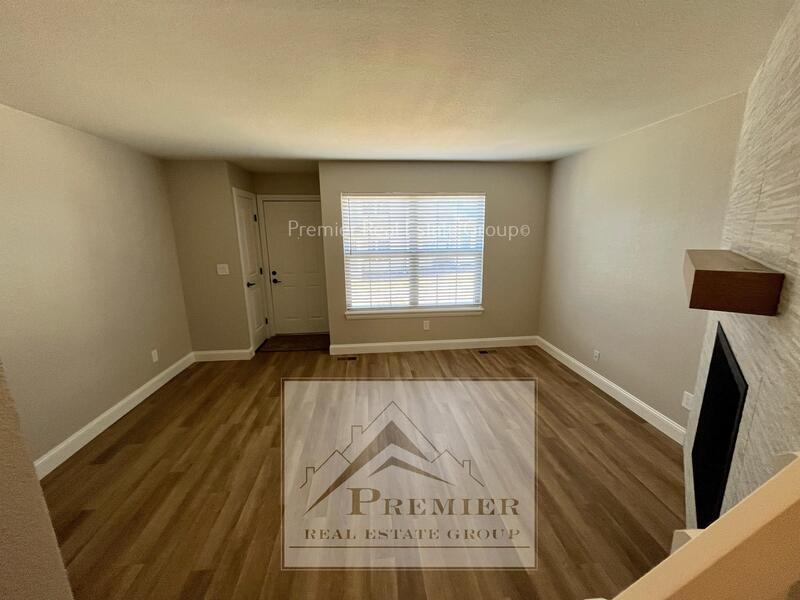 Foto principal - 7905 Lexington Park Dr