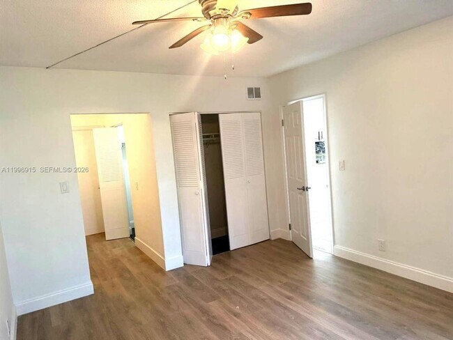 Foto del edificio - 5495 NW 10th Ct