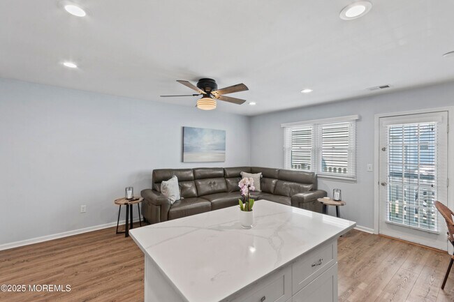 Foto del edificio - 911 Beach Ave