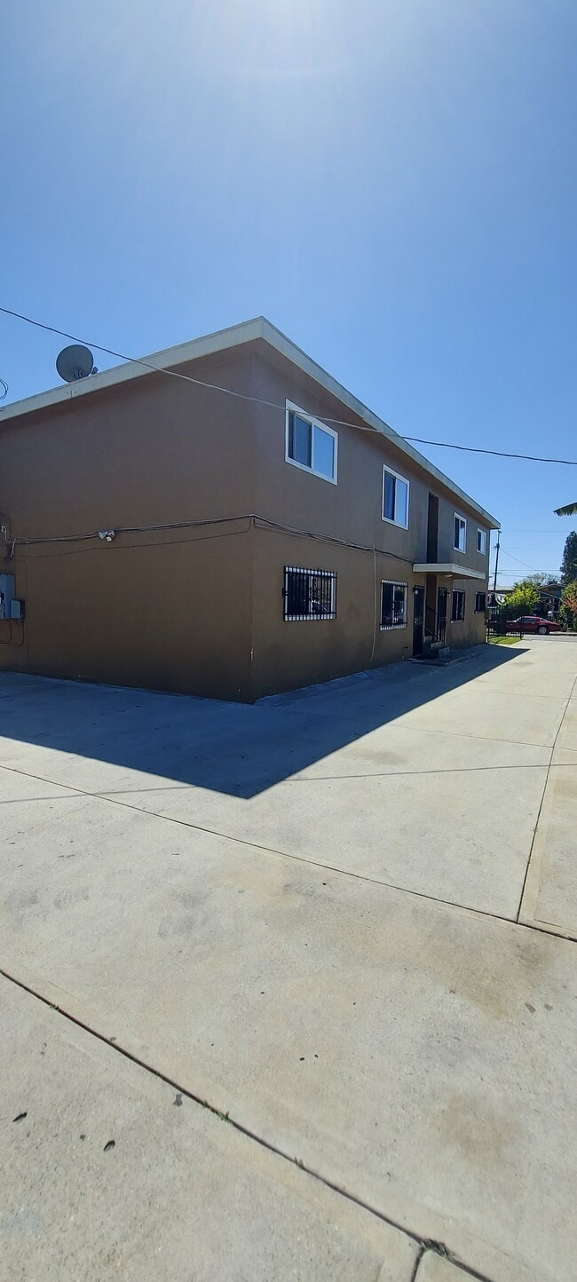 Building Photo - 155 W 85th Plz