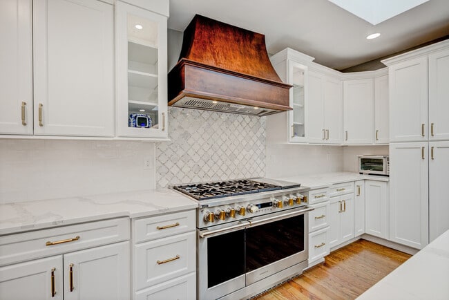 Shared Kitchen - 6 Ramapo Ct