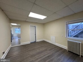 Building Photo - 224 Long Ln