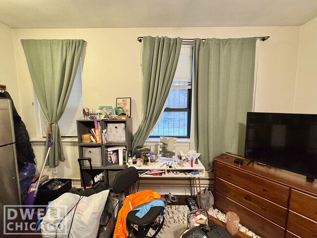 Foto del edificio - 3346 N Marshfield Ave