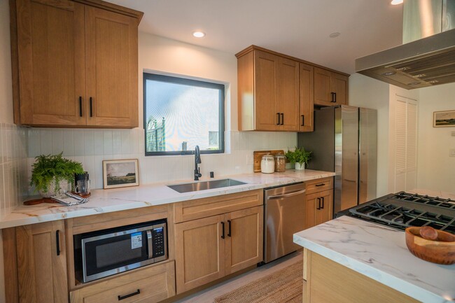 Building Photo - VE0528 (RSO)