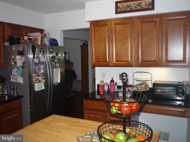 Foto del edificio - 7033 Veering Ln
