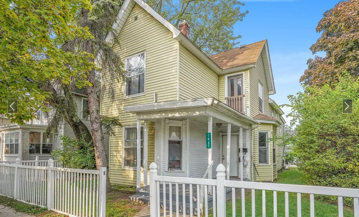 Primary Photo - 1057 Alpine Ave NW