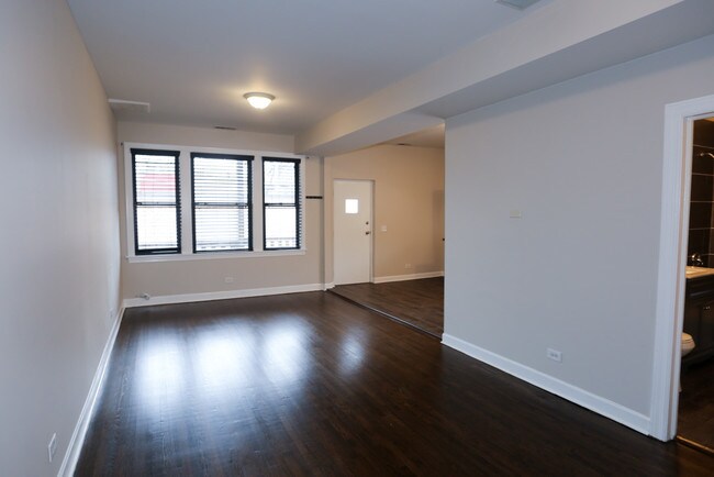 Building Photo - 4655 N Lincoln Ave