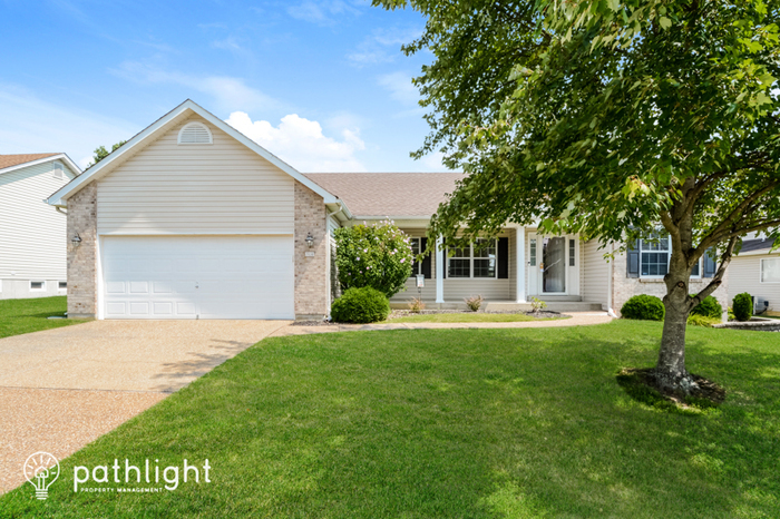 Foto principal - 310 Woodson Trail Drive, Wentzville, MO, 6...