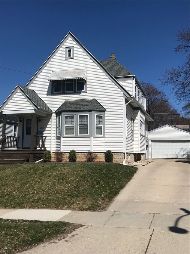 Primary Photo - 2572 N 66th St