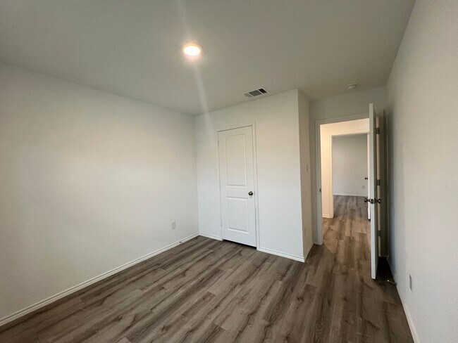 Foto del edificio - Beautiful 4 bedroom, 2 bath in NBTX