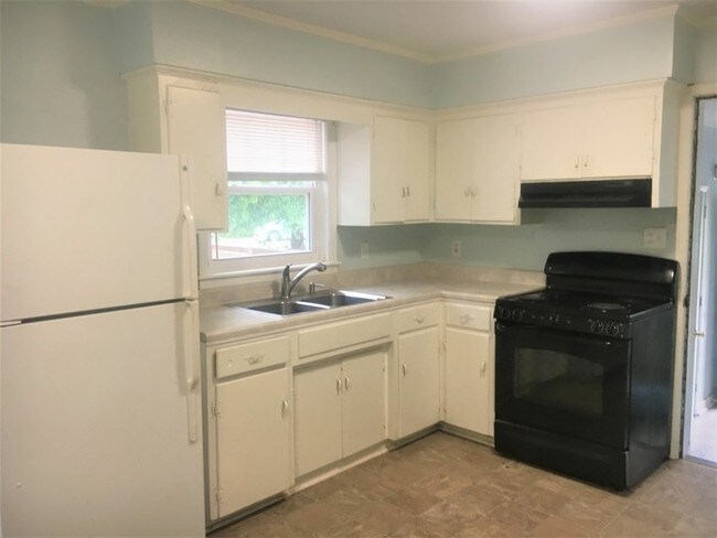 Building Photo - 362 Toulon St