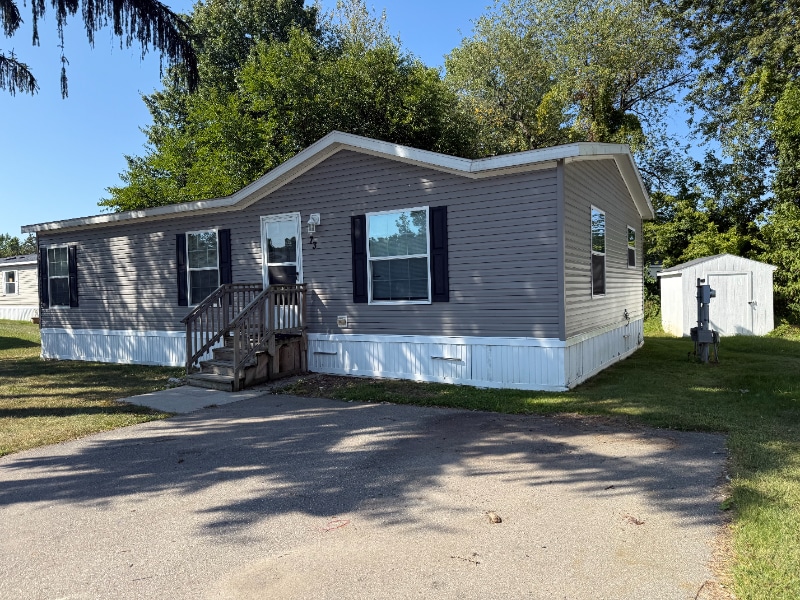 Primary Photo - 73 W Manor St