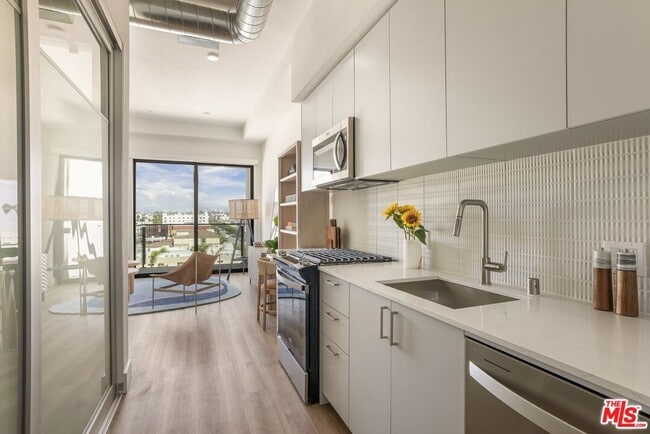 Foto del edificio - 10401 Washington Blvd