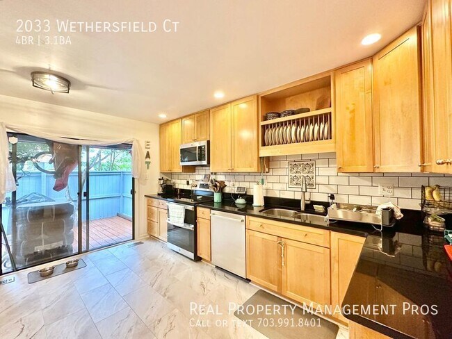 Building Photo - Stunning & Secluded Reston Townhouse- Walk...
