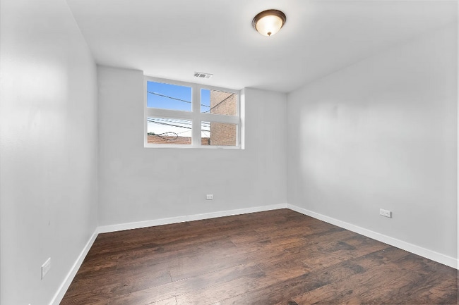 Foto del edificio - 2945 W Peterson Ave