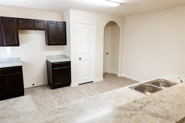 Building Photo - 1607 Dove Cir