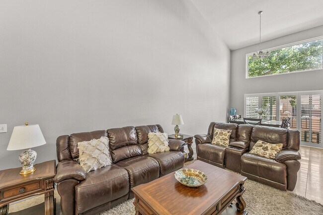 Building Photo - Beautiful 2 + Loft Home in the Gated Mount...