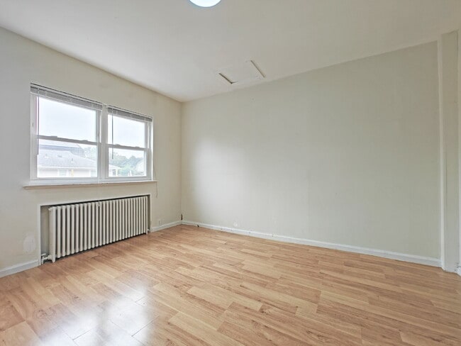 Foto del edificio - 496 Tappan Rd