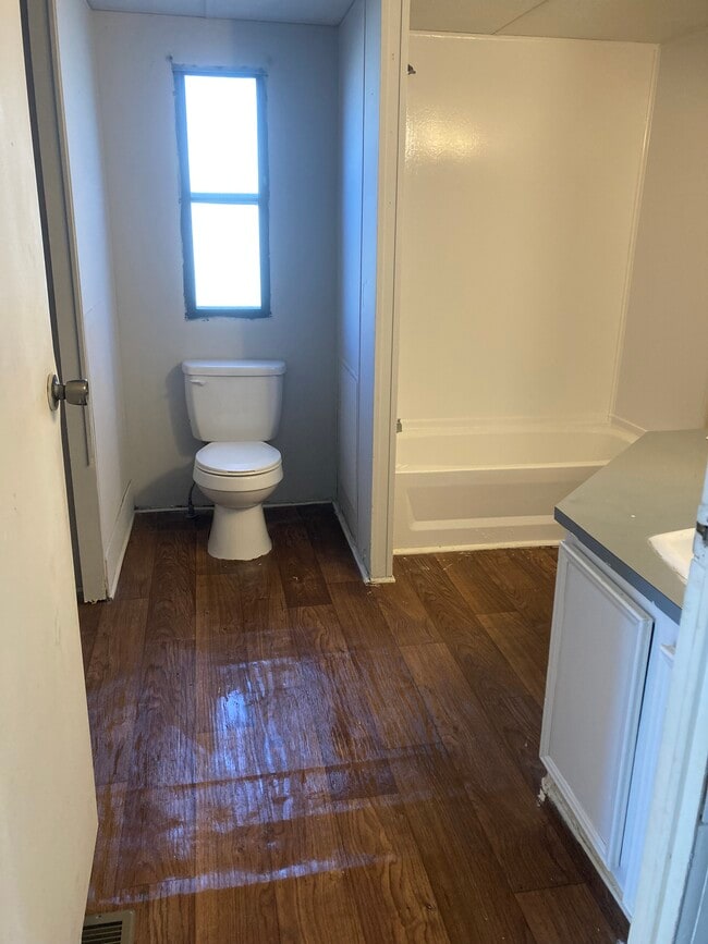 Building Photo - Small Rd Park