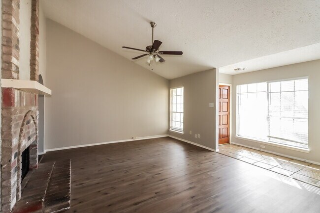 Foto del edificio - 13916 Bonnercrest Dr