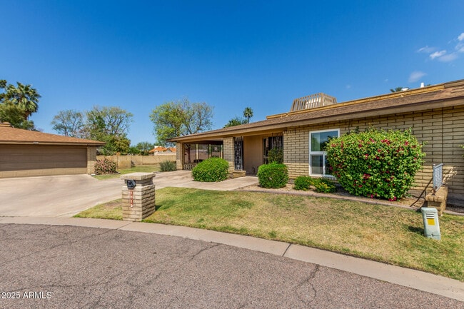 Building Photo - 1012 E Wagon Wheel Dr