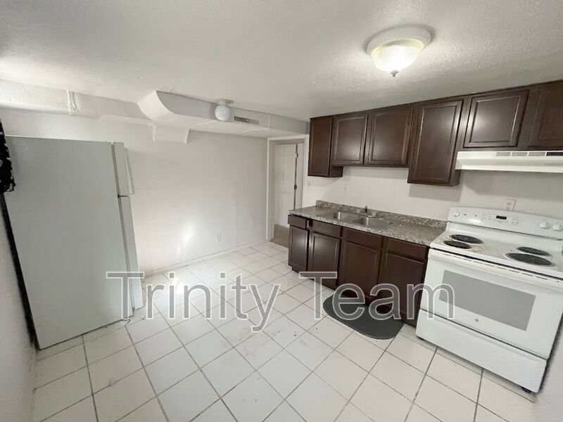 Primary Photo - 6941 E 75th Ave
