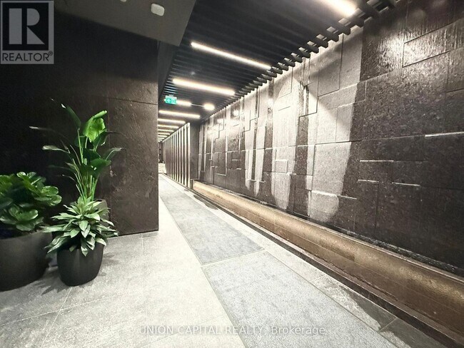 Photo du bâtiment - 120 Broadway Ave