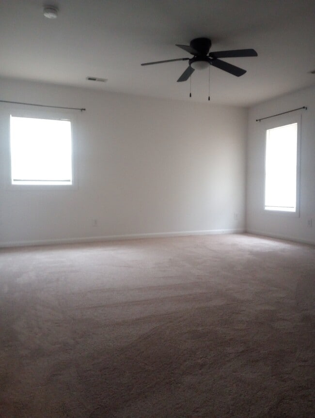 Building Photo - 209 E Wisconsin St